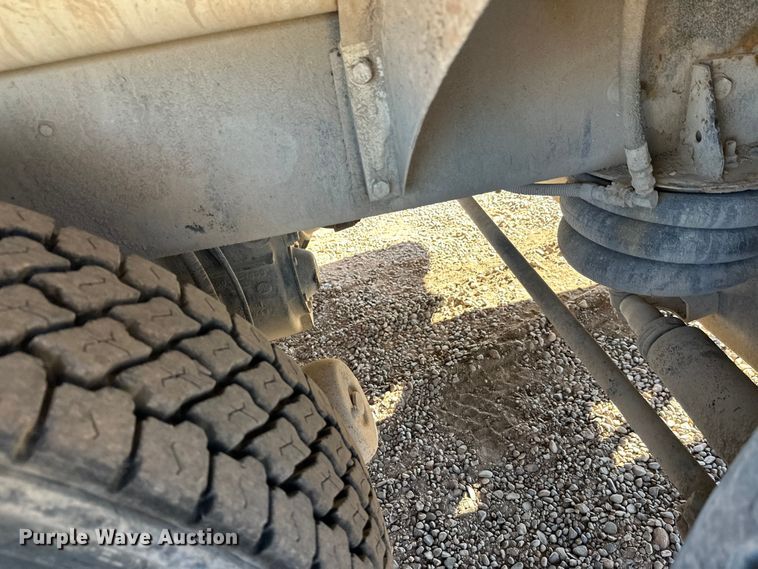 image for item DW4345 2000 International 5500i ready mix truck