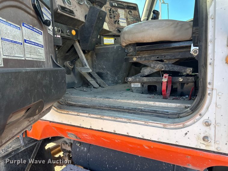 image for item DW4345 2000 International 5500i ready mix truck