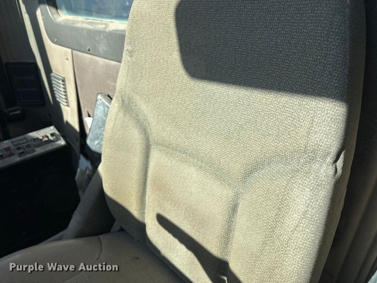 image for item DW4345 2000 International 5500i ready mix truck