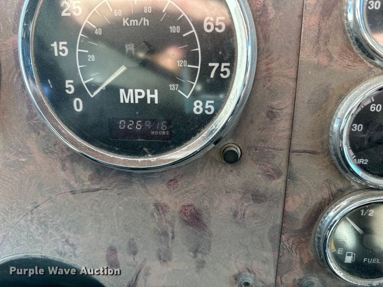 image for item DW4345 2000 International 5500i ready mix truck