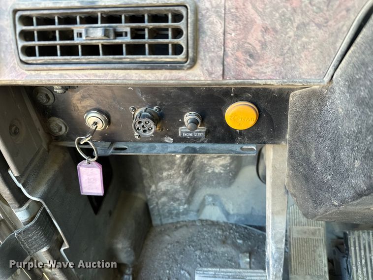 image for item DW4345 2000 International 5500i ready mix truck