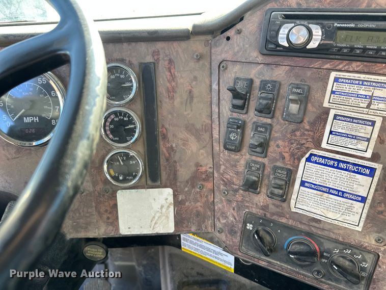 image for item DW4345 2000 International 5500i ready mix truck