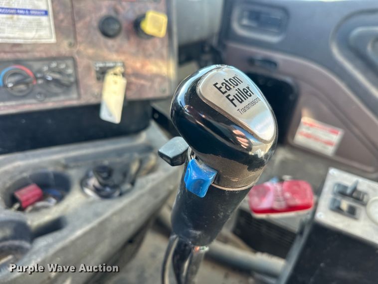 image for item DW4345 2000 International 5500i ready mix truck