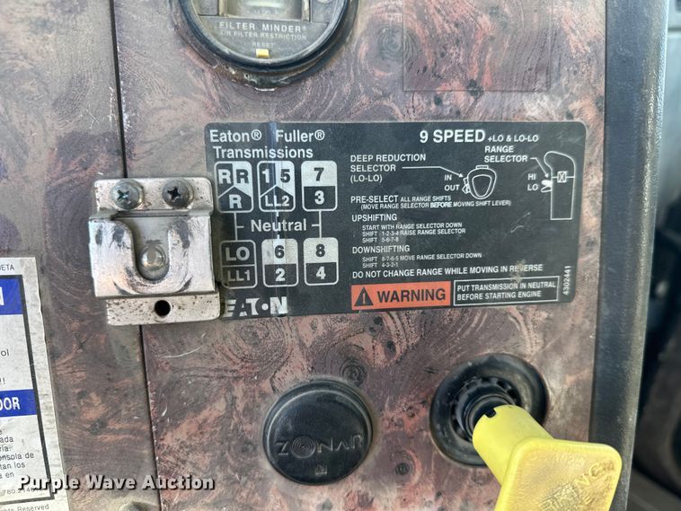 image for item DW4345 2000 International 5500i ready mix truck