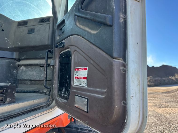 image for item DW4345 2000 International 5500i ready mix truck