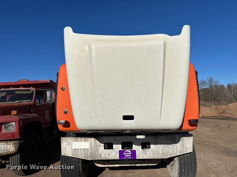 image for item DW4345 2000 International 5500i ready mix truck