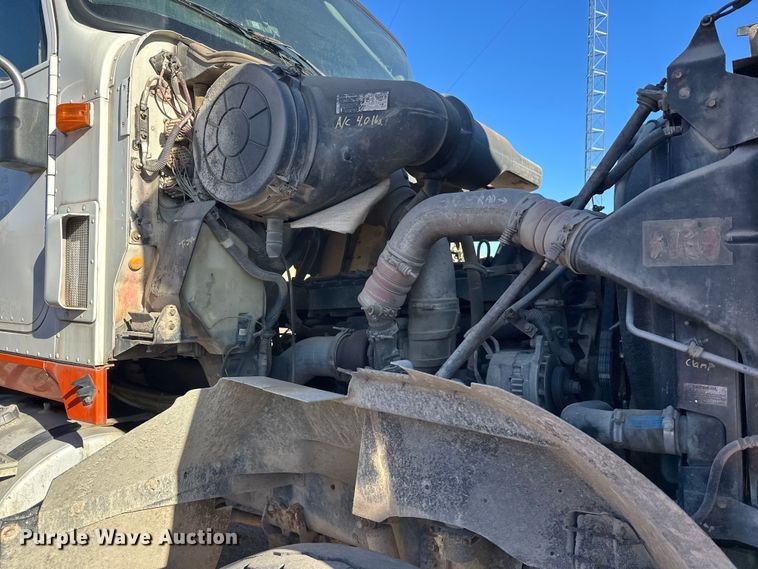 image for item DW4345 2000 International 5500i ready mix truck