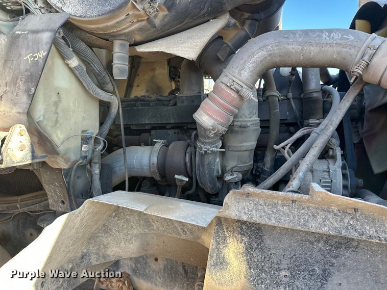 image for item DW4345 2000 International 5500i ready mix truck