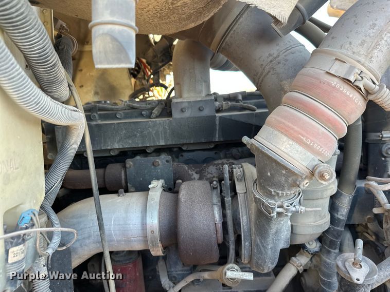 image for item DW4345 2000 International 5500i ready mix truck