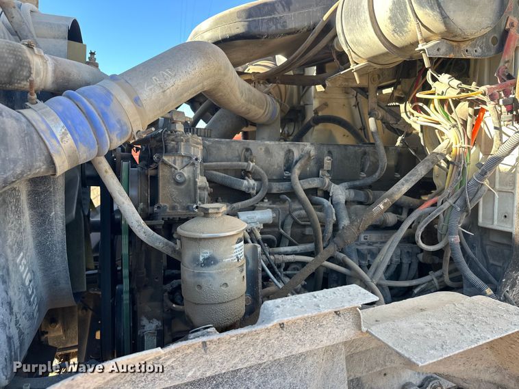 image for item DW4345 2000 International 5500i ready mix truck