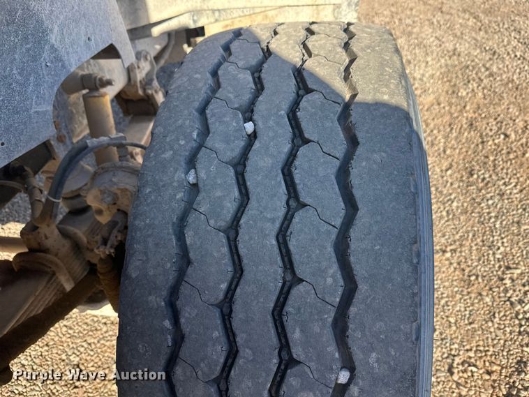 image for item DW4345 2000 International 5500i ready mix truck