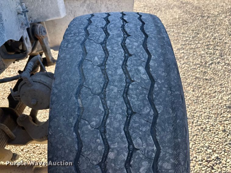 image for item DW4345 2000 International 5500i ready mix truck