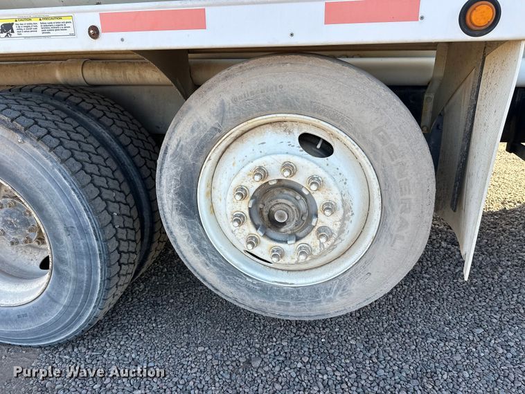 image for item DW4345 2000 International 5500i ready mix truck