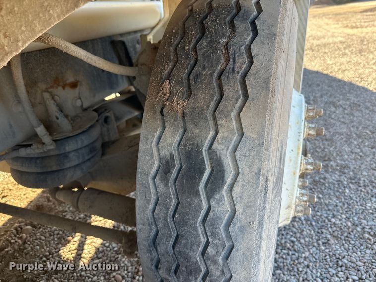 image for item DW4345 2000 International 5500i ready mix truck