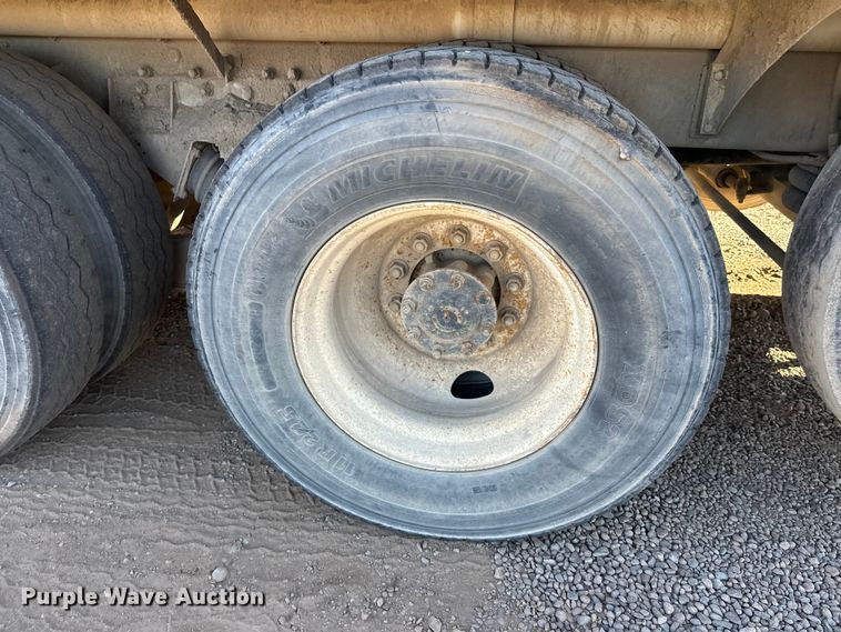 image for item DW4345 2000 International 5500i ready mix truck