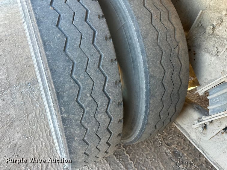 image for item DW4345 2000 International 5500i ready mix truck