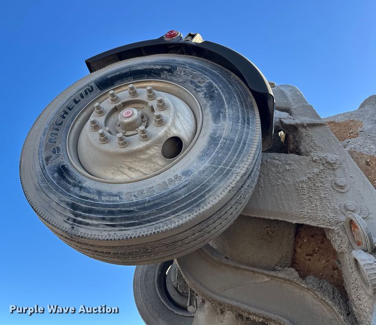 image for item DW4345 2000 International 5500i ready mix truck