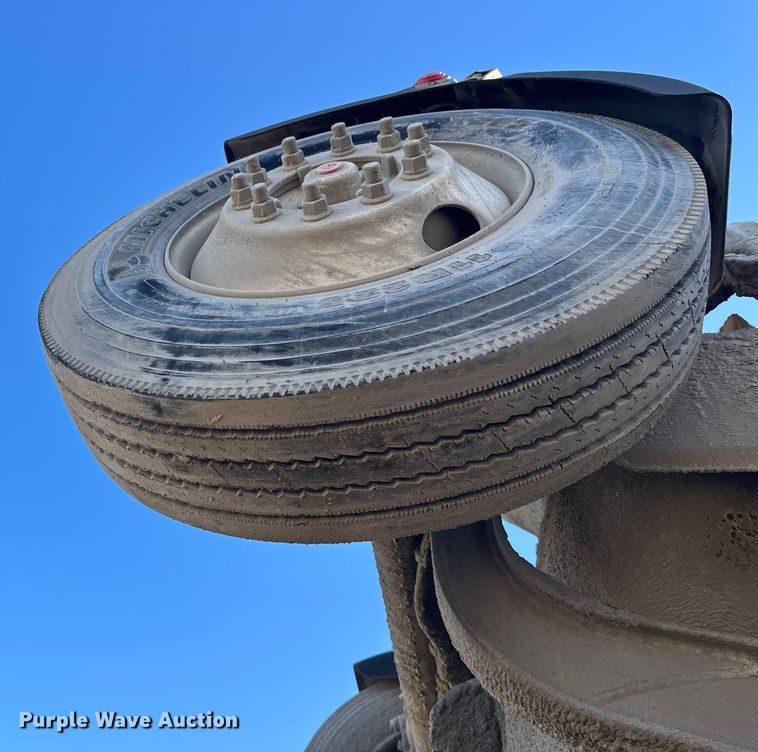 image for item DW4345 2000 International 5500i ready mix truck