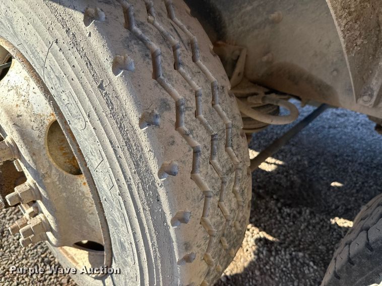 image for item DW4345 2000 International 5500i ready mix truck