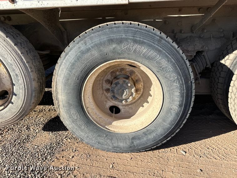 image for item DW4345 2000 International 5500i ready mix truck