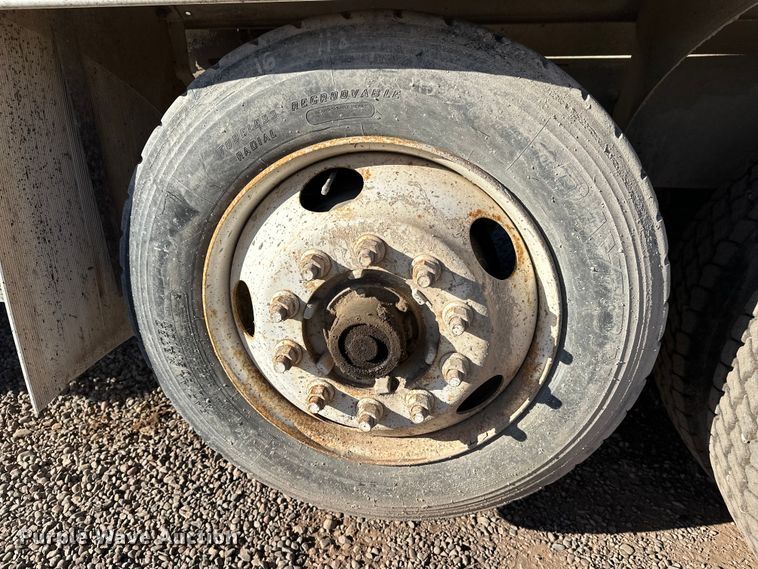 image for item DW4345 2000 International 5500i ready mix truck