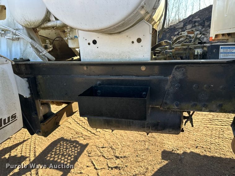 image for item DW4347 2004 Sterling L9500 ready mix truck