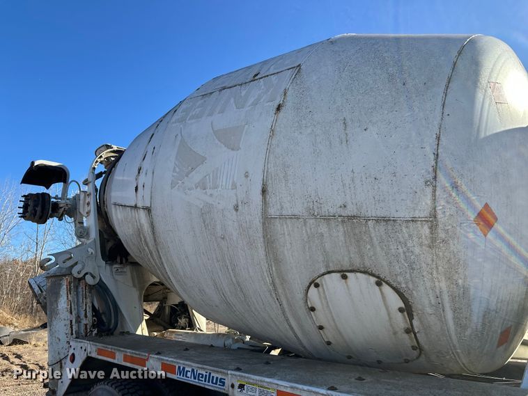 image for item DW4347 2004 Sterling L9500 ready mix truck