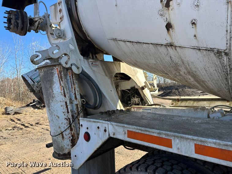 image for item DW4347 2004 Sterling L9500 ready mix truck