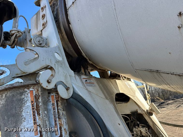 image for item DW4347 2004 Sterling L9500 ready mix truck