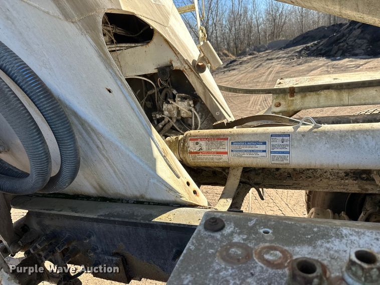 image for item DW4347 2004 Sterling L9500 ready mix truck