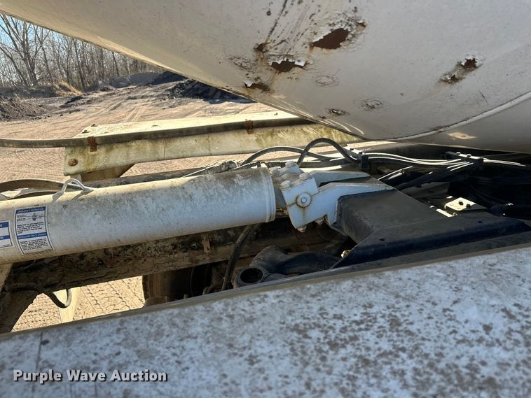 image for item DW4347 2004 Sterling L9500 ready mix truck