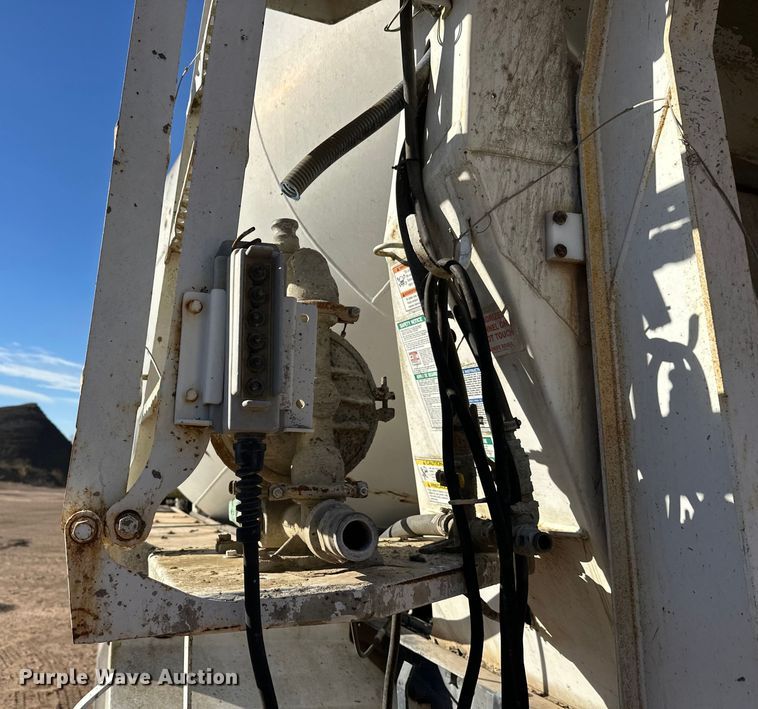 image for item DW4347 2004 Sterling L9500 ready mix truck