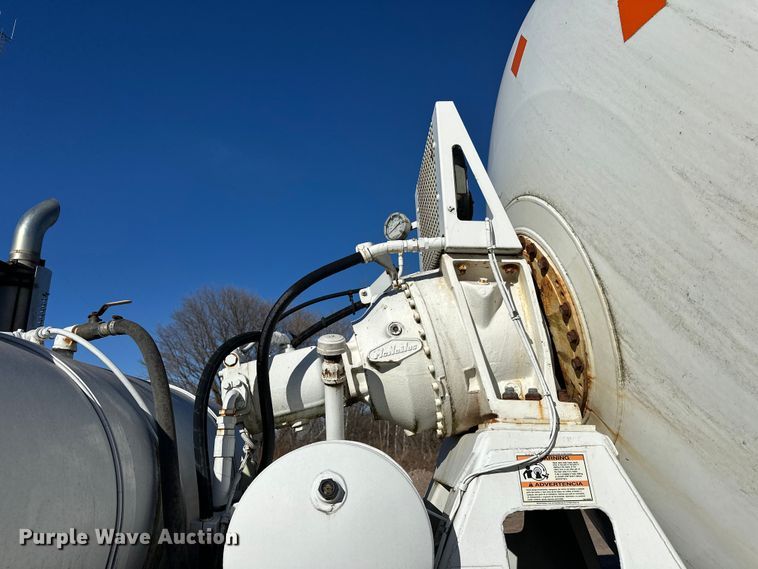 image for item DW4347 2004 Sterling L9500 ready mix truck