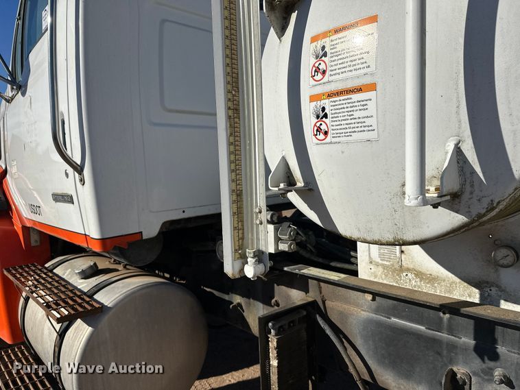 image for item DW4347 2004 Sterling L9500 ready mix truck