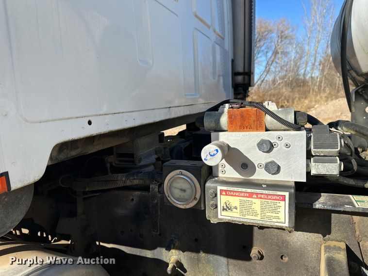 image for item DW4347 2004 Sterling L9500 ready mix truck