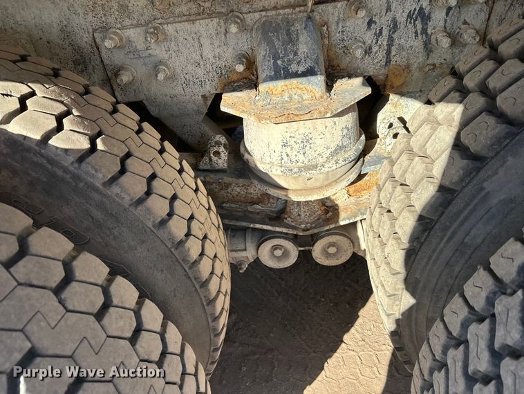 image for item DW4347 2004 Sterling L9500 ready mix truck