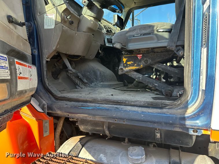 image for item DW4347 2004 Sterling L9500 ready mix truck