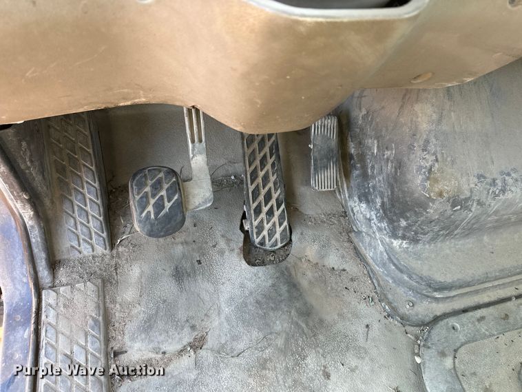 image for item DW4347 2004 Sterling L9500 ready mix truck