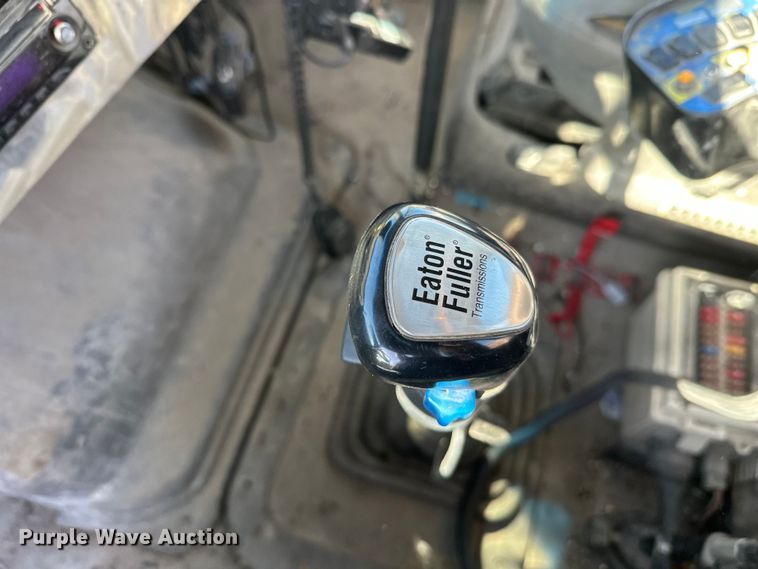 image for item DW4347 2004 Sterling L9500 ready mix truck