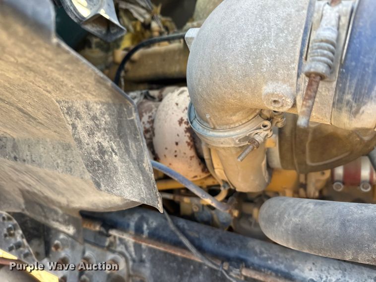 image for item DW4347 2004 Sterling L9500 ready mix truck