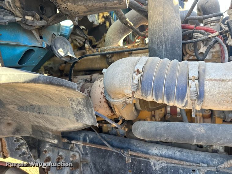 image for item DW4347 2004 Sterling L9500 ready mix truck