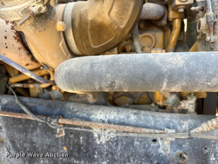 image for item DW4347 2004 Sterling L9500 ready mix truck