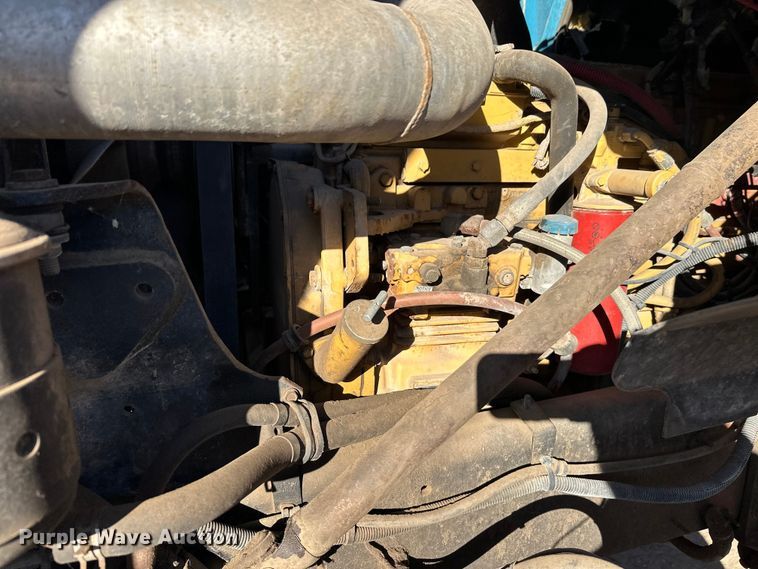 image for item DW4347 2004 Sterling L9500 ready mix truck