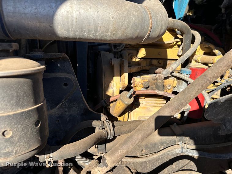 image for item DW4347 2004 Sterling L9500 ready mix truck