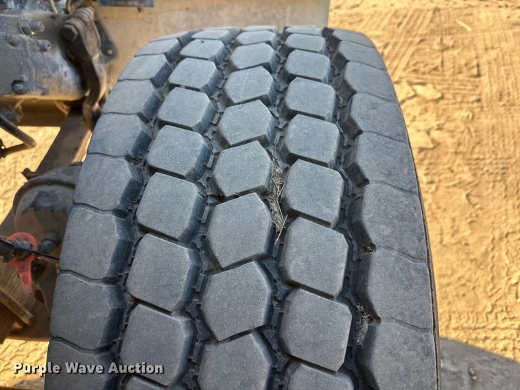 image for item DW4347 2004 Sterling L9500 ready mix truck