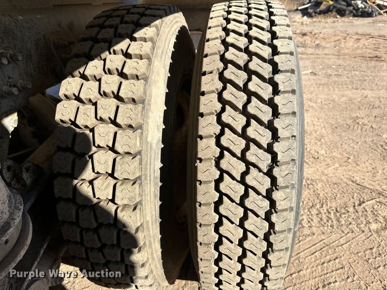 image for item DW4347 2004 Sterling L9500 ready mix truck