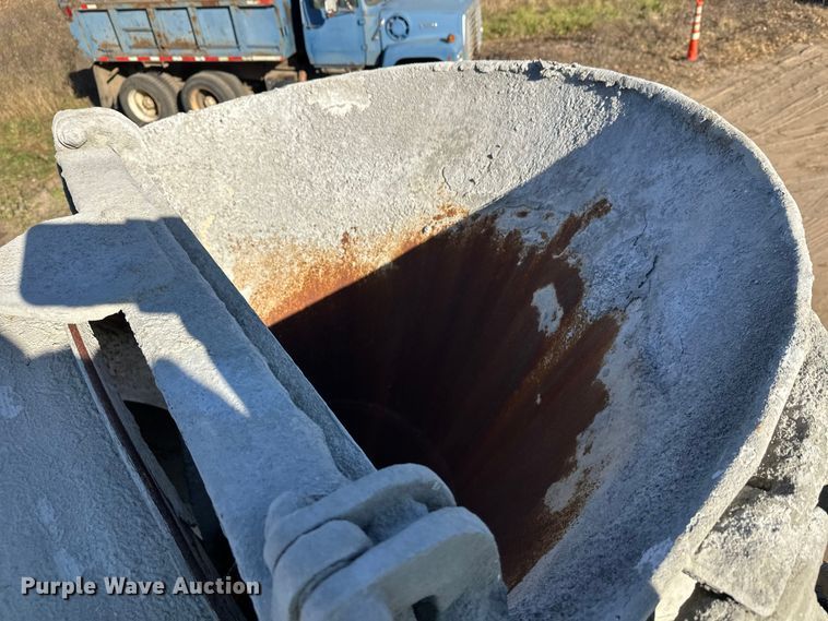 image for item DW4366 2006 Sterling L-Line ready mix truck