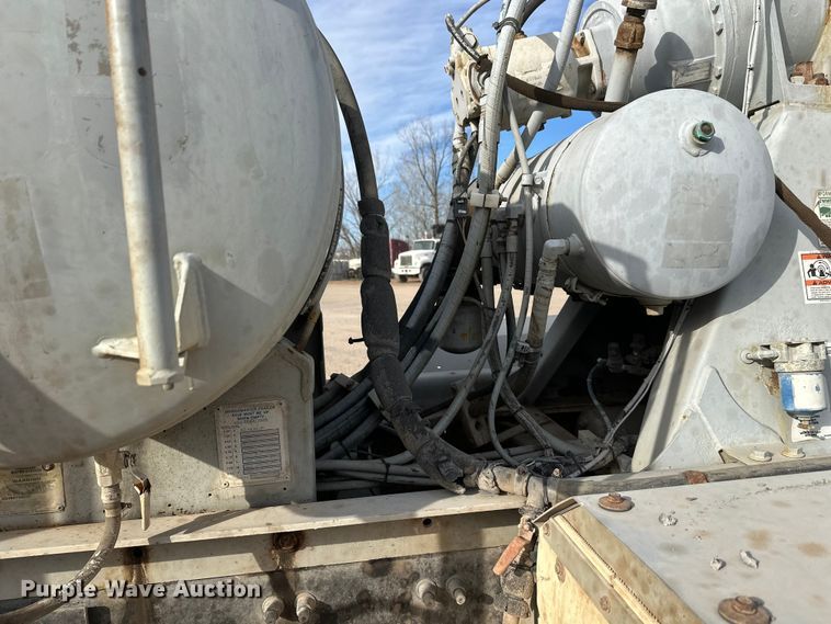 image for item DW4370 2007 Sterling L9500 ready mix truck