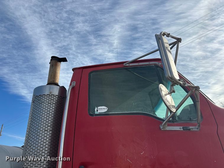 image for item DW4370 2007 Sterling L9500 ready mix truck