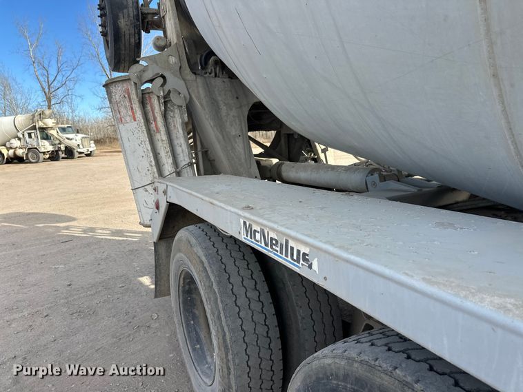image for item DW4370 2007 Sterling L9500 ready mix truck